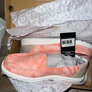 NEW WITH TAGS IN ORIGINAL BOX!! Lena Tie-Dye Peach Hey Dude, Size: 9
